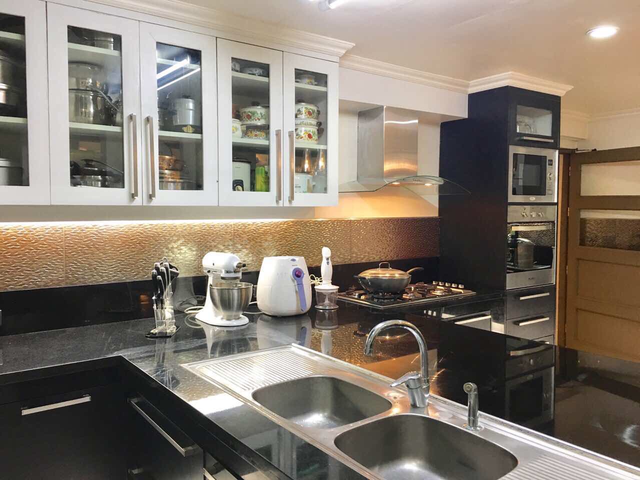 House & Lot for Sale in Main Horseshoe Drive, Horseshoe Village, Quezon